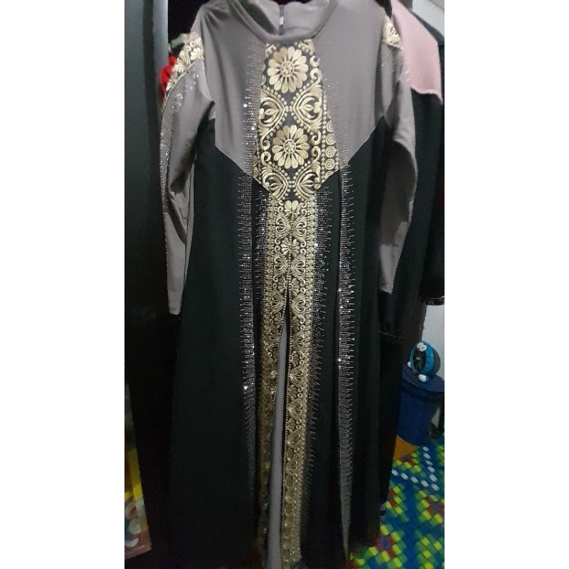 PRELOVED ABAYA TURKI GAMIS TURKI SWAROVSKI SEPERTI BARU, WARNA ABU HITAM BAHAN jersey premium mix ce