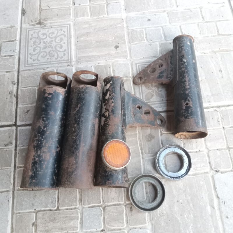 braket lampu depan dudukan lampu depan kupingan headlamp honda cb125 ori