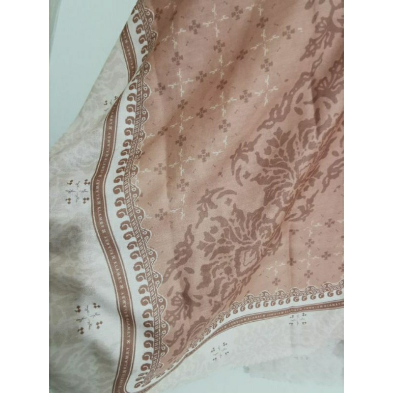 PRELOVED WEARING KLAMBY SCARVES