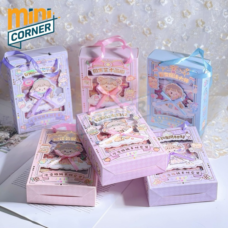 

(1 box set) Premium Karakter Lucu + Roll Stiker + 10x10 Stiker Super Cute Stiker Motif Kartun Korea Lucu Anti Air Dekorasi Handbook Scrapbook DIY Premium Set Kotak Hadiah Stiker