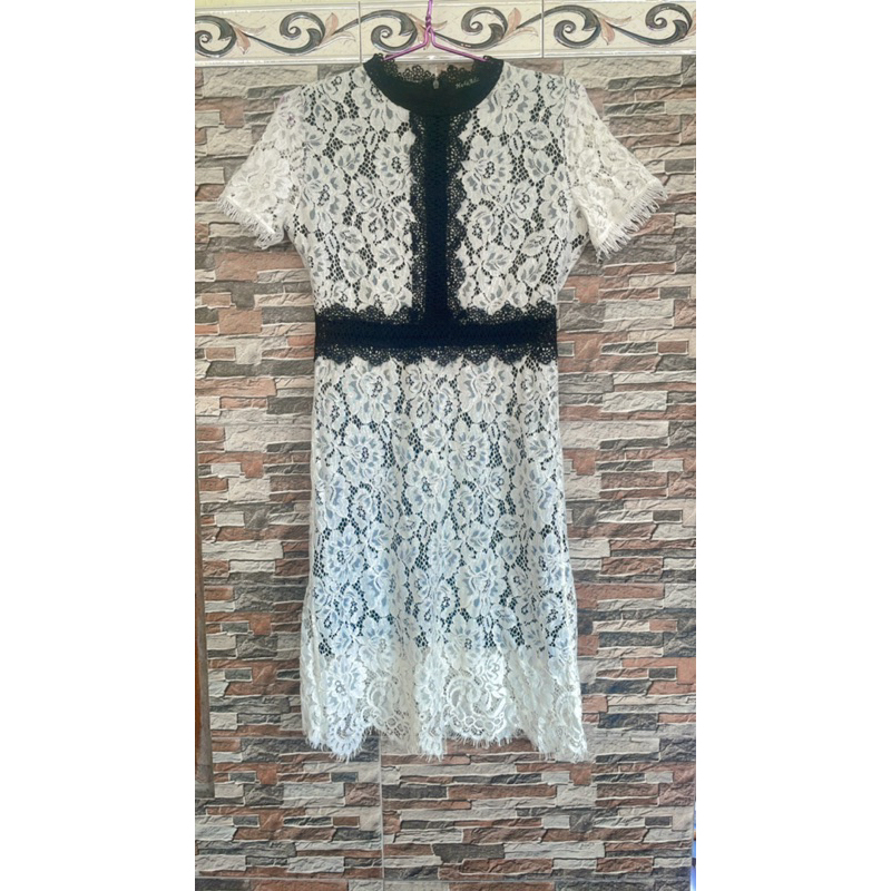 Dress brokat putih mix hitam