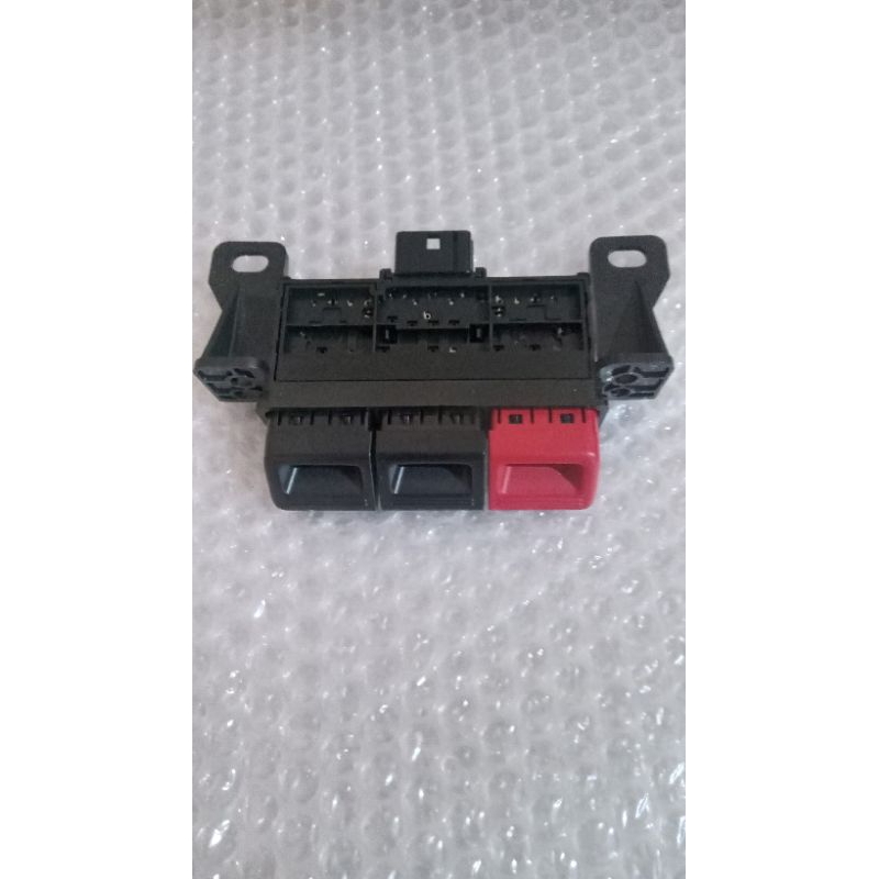 Saklar hazard ac dan danger Grand max / Town Ace / Luxio