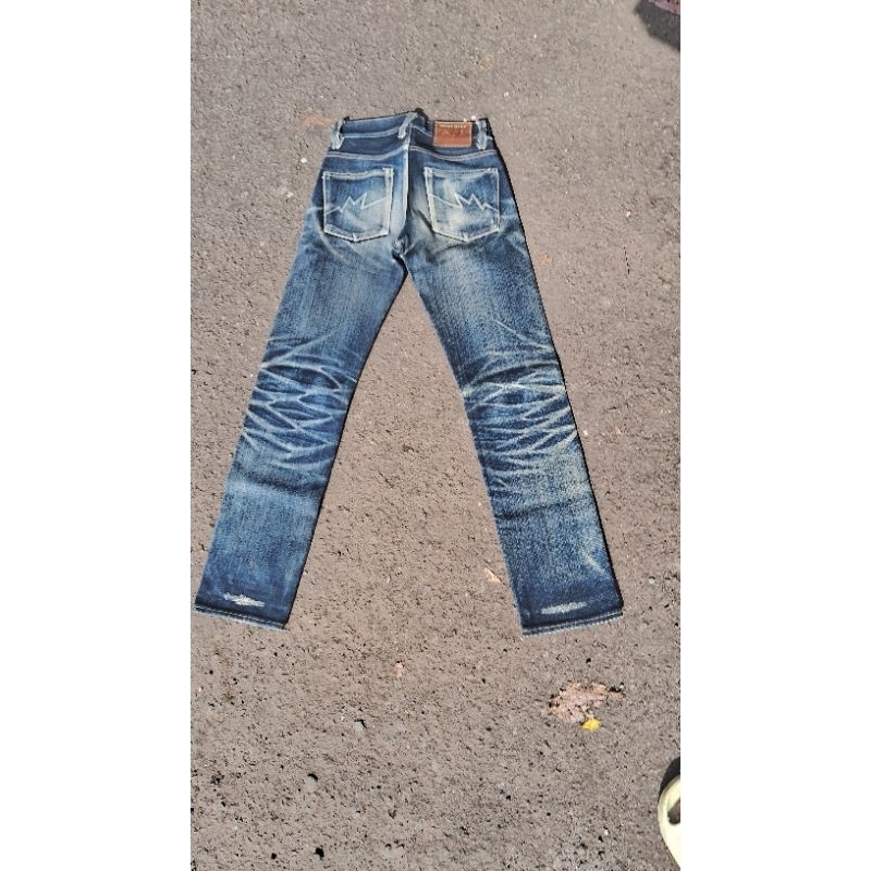 Mischief iron label size 27