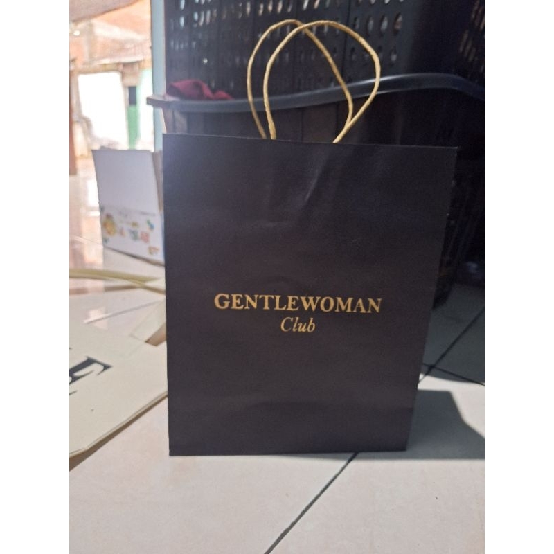 

Paper Bag Gentle Woman