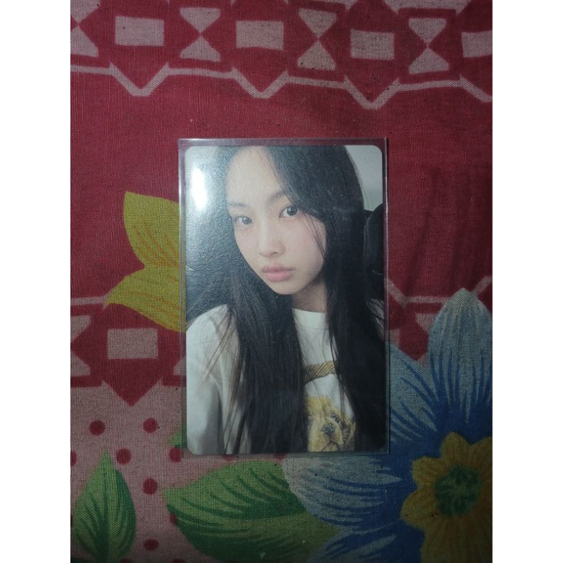 pc hyein carseat newjeans