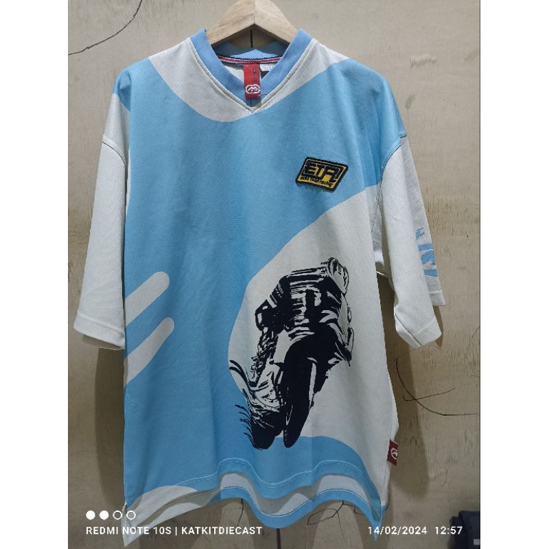 tshirt jersey ecko unlimited warna biru muda putih