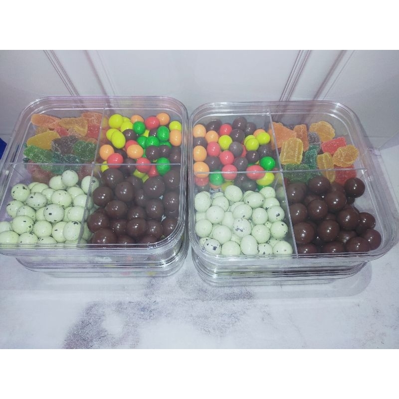 

Coklat lebaran banyak varian biskuit, kacang, yupi