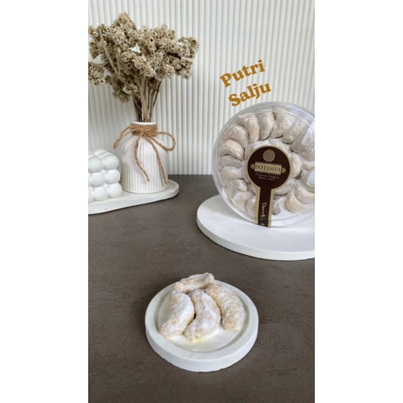 

Kue Putri Salju Premiun