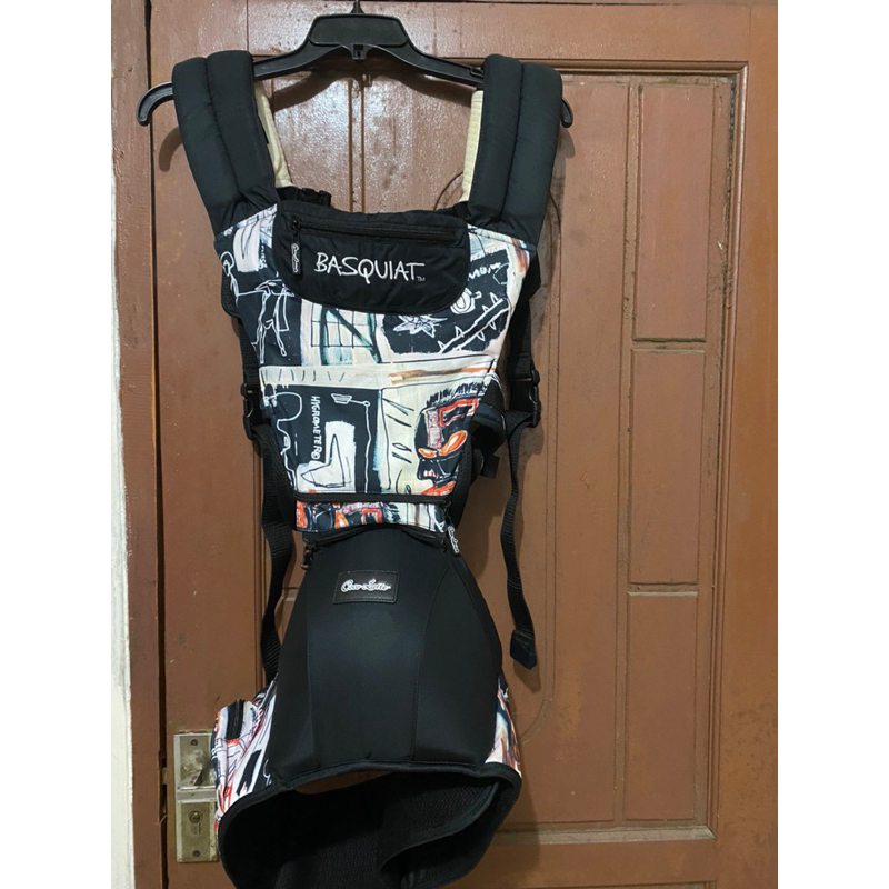 Cocolatte 8in1 hipseat carrier jean Michel Basquiat