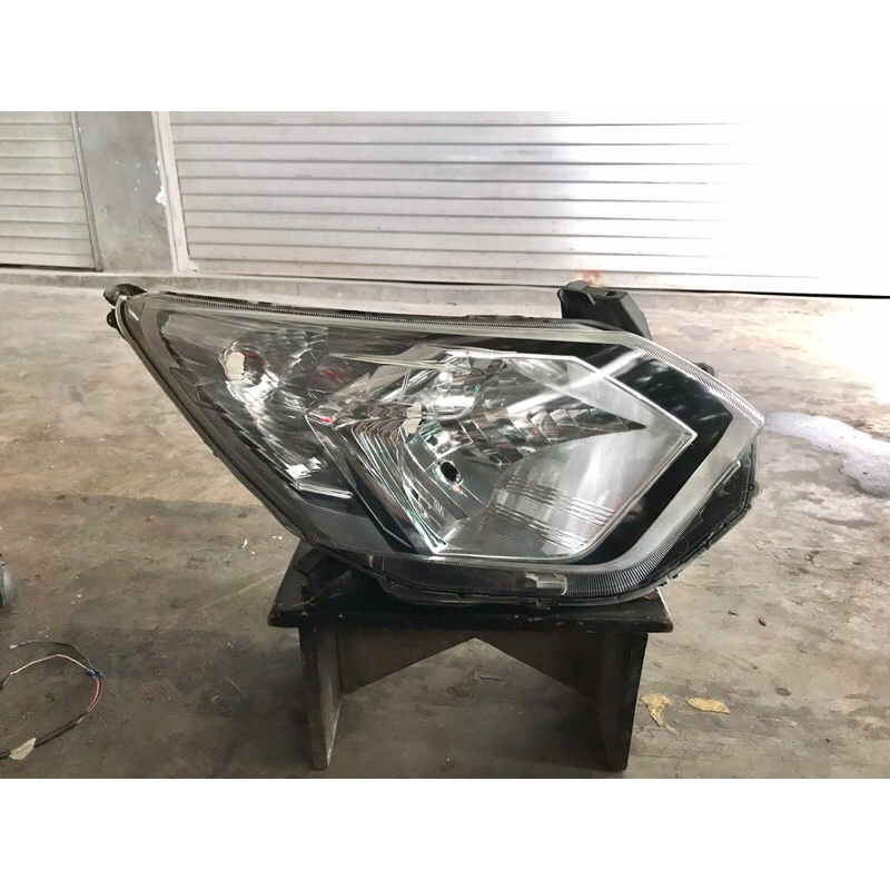headlamp lampu depan calya/sigra original
