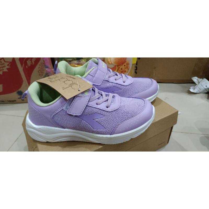 sepatu sekolah diadora anak perempuan