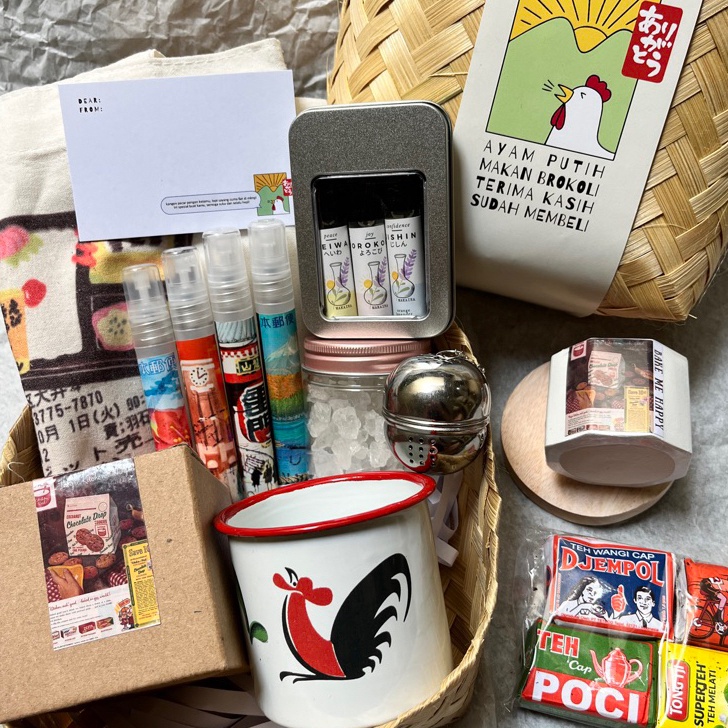 

Jangan Sampai Kehabisan HAMPERS TEH GELAS ENAMEL AYAM LILIN LINEN SPRAY bymakaira kado ulang tahun wisuda kado Cowok Kado Cewek Kado Pacar Kado Sahabat Kado Wisuda Hadiah Unik Birthday Gift Box Lucu