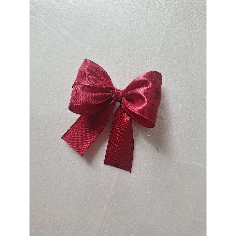 

PITA INSTAN JADI, Warna MAROON. Uk lebar pita 2cm. Minimal order 25pcs
