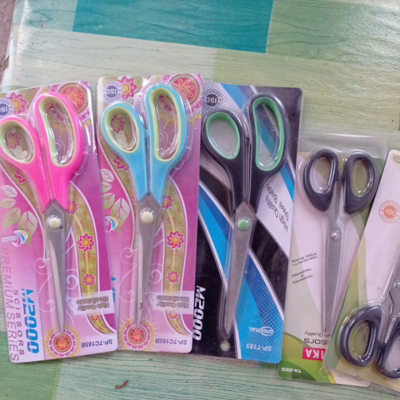 

GUNTING STAINLESS STEEL UKURAN KECIL SEDANG BESAR