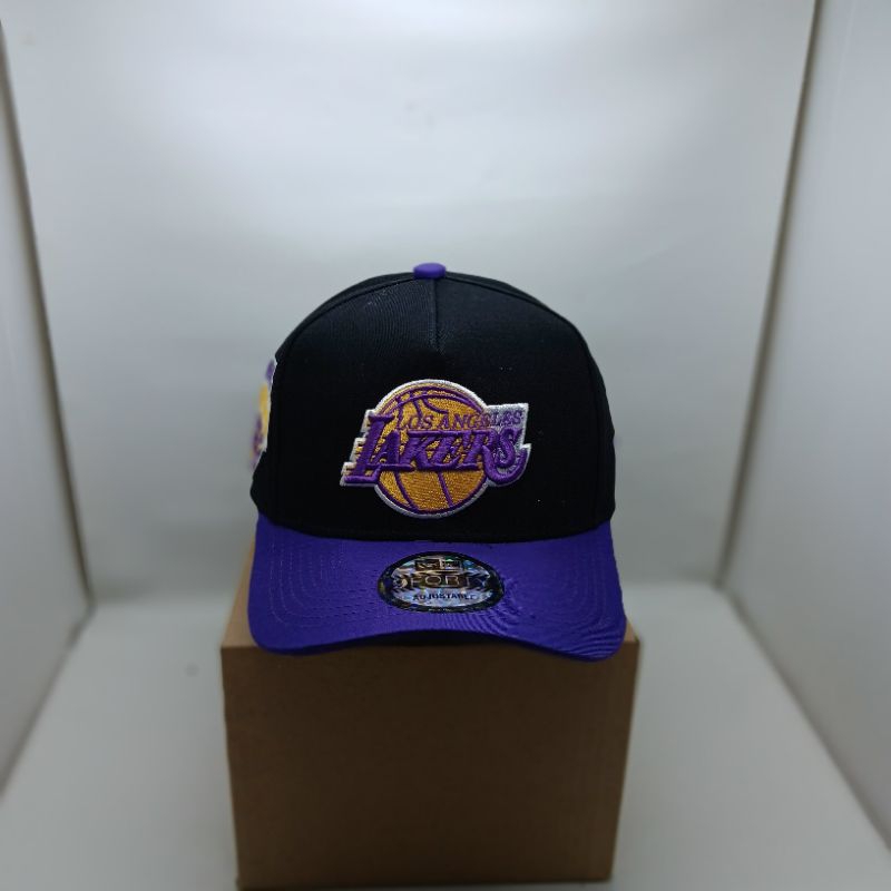 topi lakers  hitam visor ungu