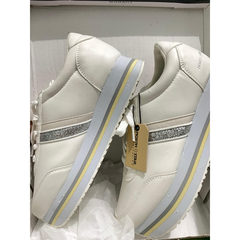 Sepatu North Star