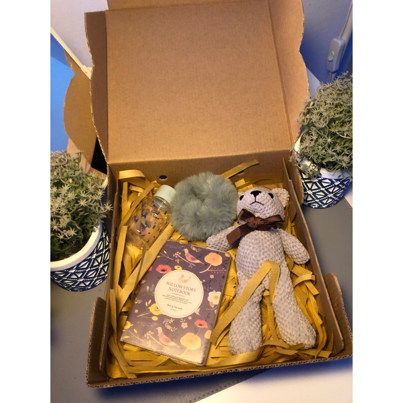 

Hampers 02
