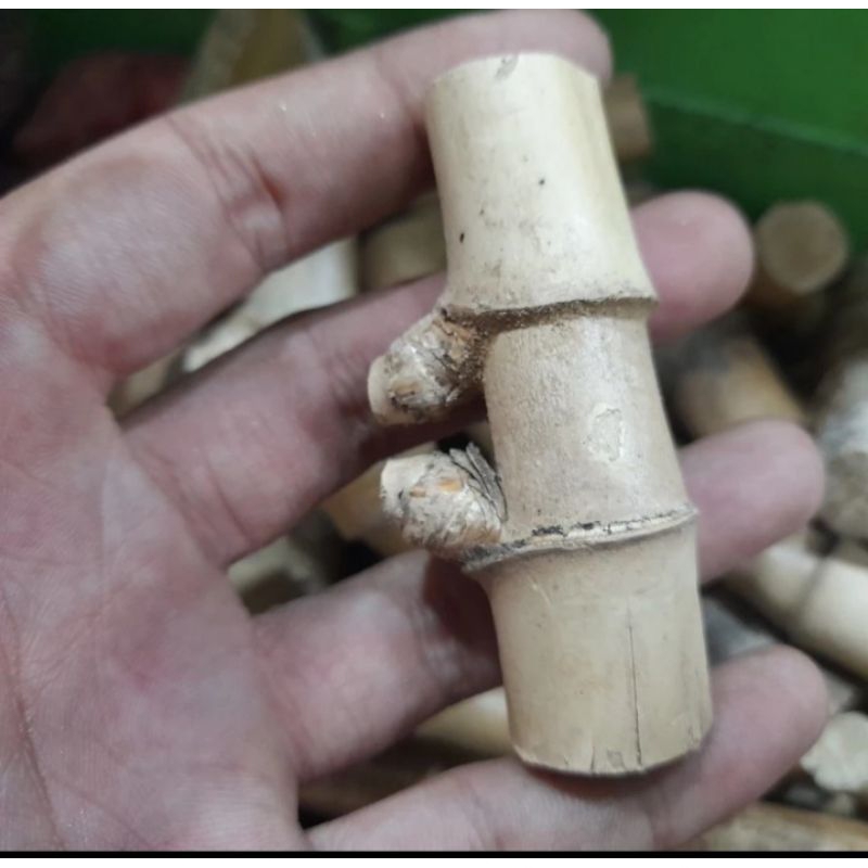 Koleksi barang antik bambu petuk