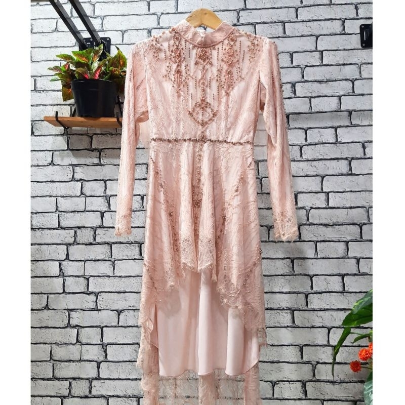 Kebaya Muslim Leher Tinggi Bahan Chantilly Lace Untuk Tunangan Lamaran Wisuda