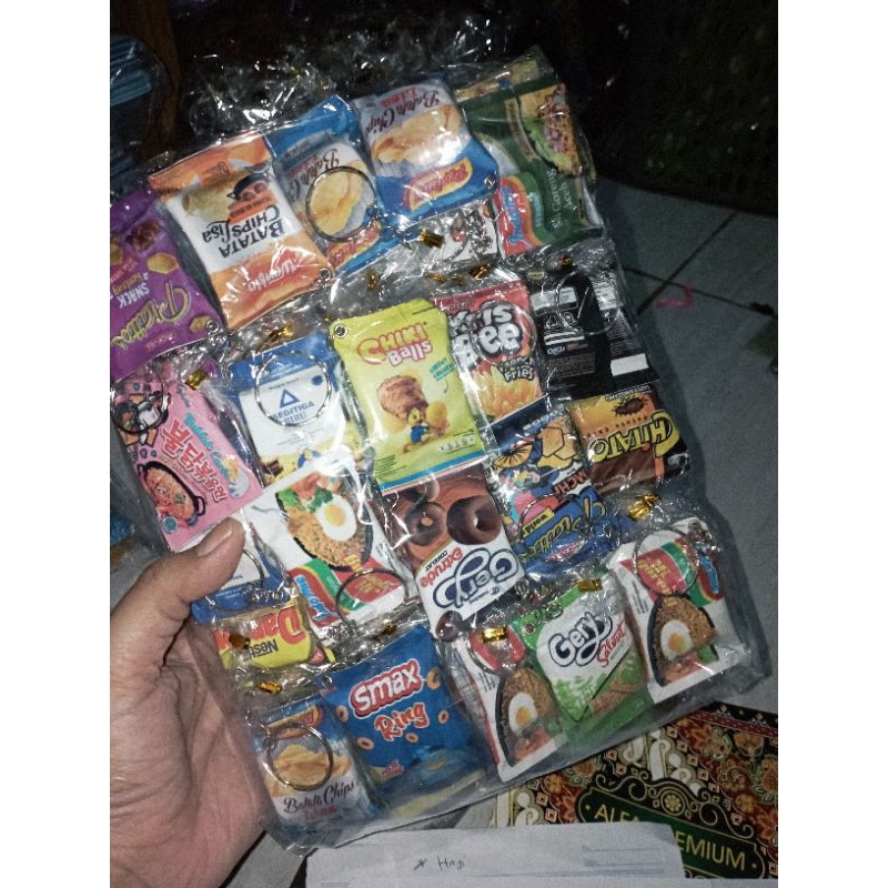 Isi 50pcs GANTUNGAN KUNCI MINIATUR SNACK Souvenir gantungan kunci souvenir murah souvenir pernikahan