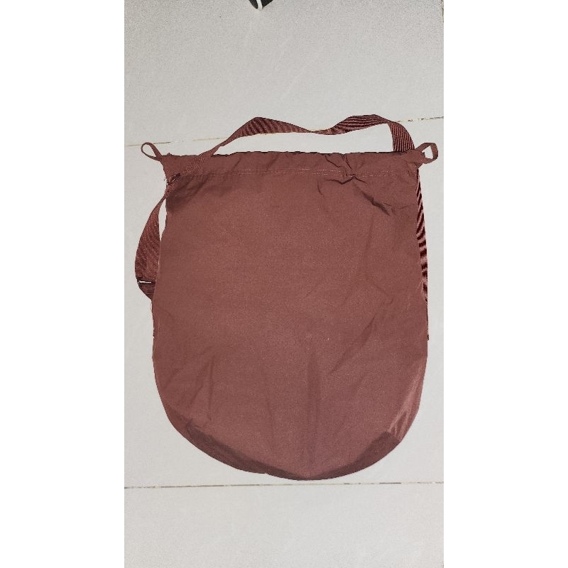 Tas Bahu Serut Uniqlo Second