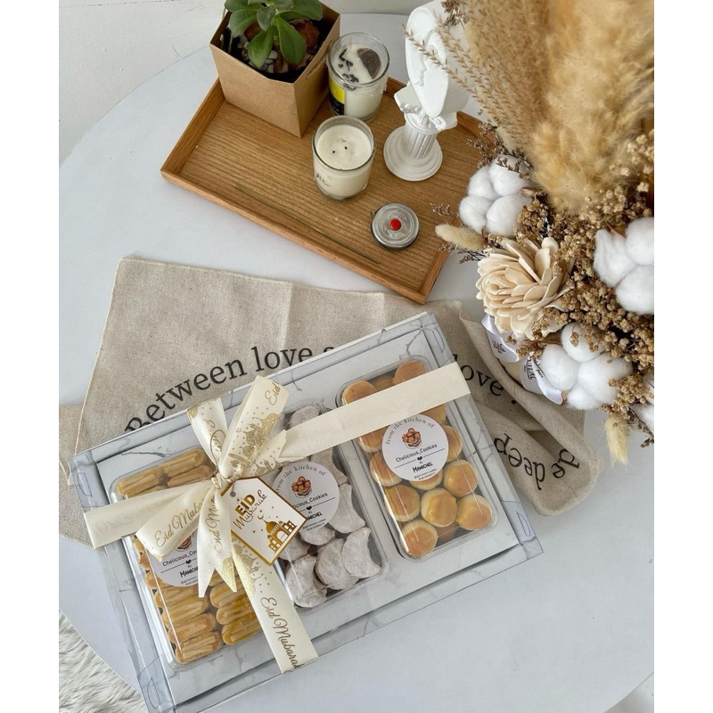 

HAMPERS LEBARAN SET 3 •Nastar, Kastangel, Putri salju•