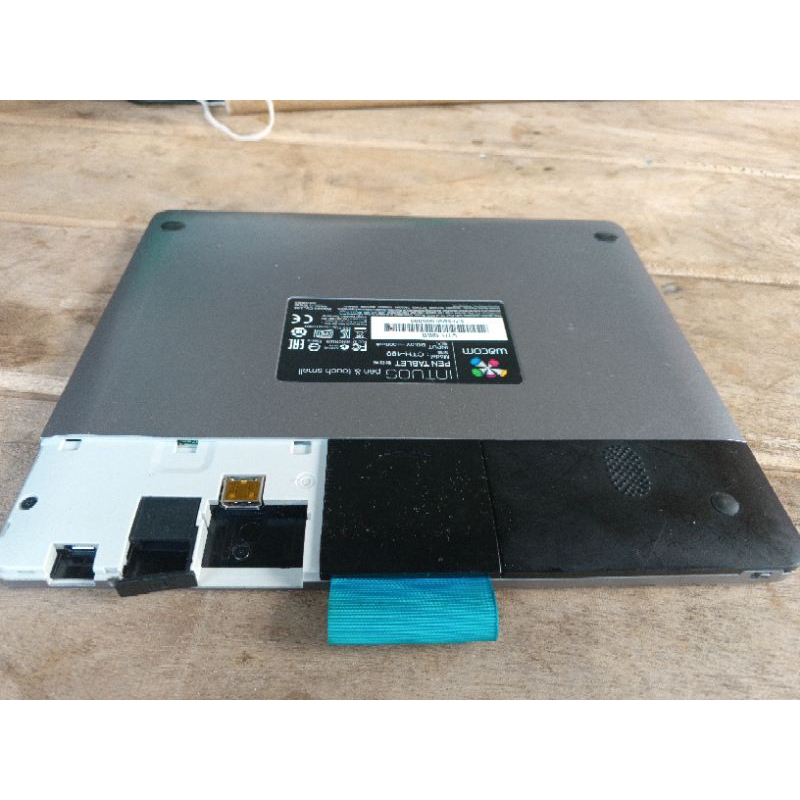 Pen Tablet WACOM Intuos CTH-480 Batangan tanpa pen