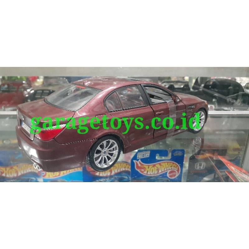 Maisto 1:18 Diecast BMW M5 E90