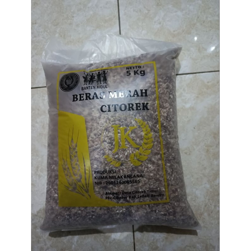 

beras merah khas banten kidul, hasil panen para petani tradisional