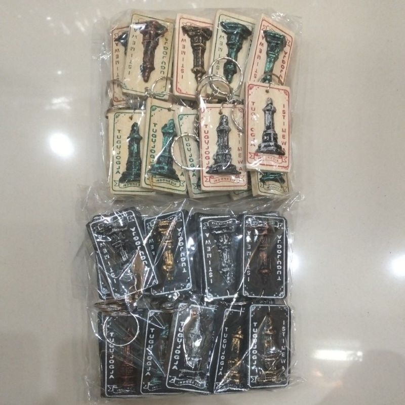 20pcs gantungan kunci kayu hiasan tugu jogja/souvenir jogja