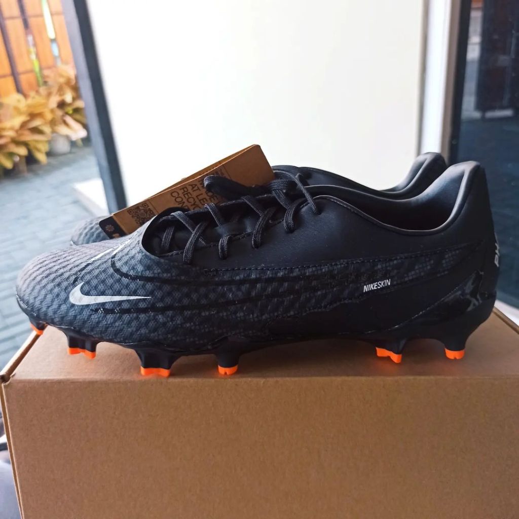 Nike Phantom GX Academy FG DD9473 010. Sepatu Bola Nike Original Asli Murah Hitam.