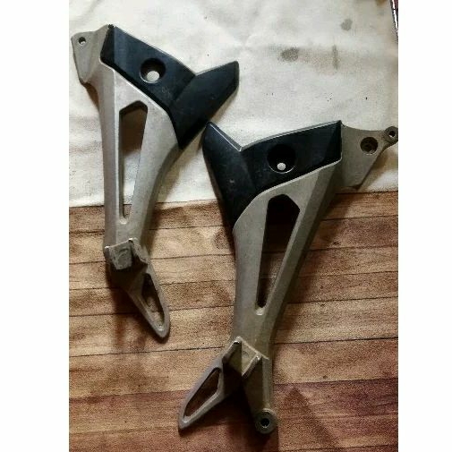 foot step belakang supra x 125 batman original