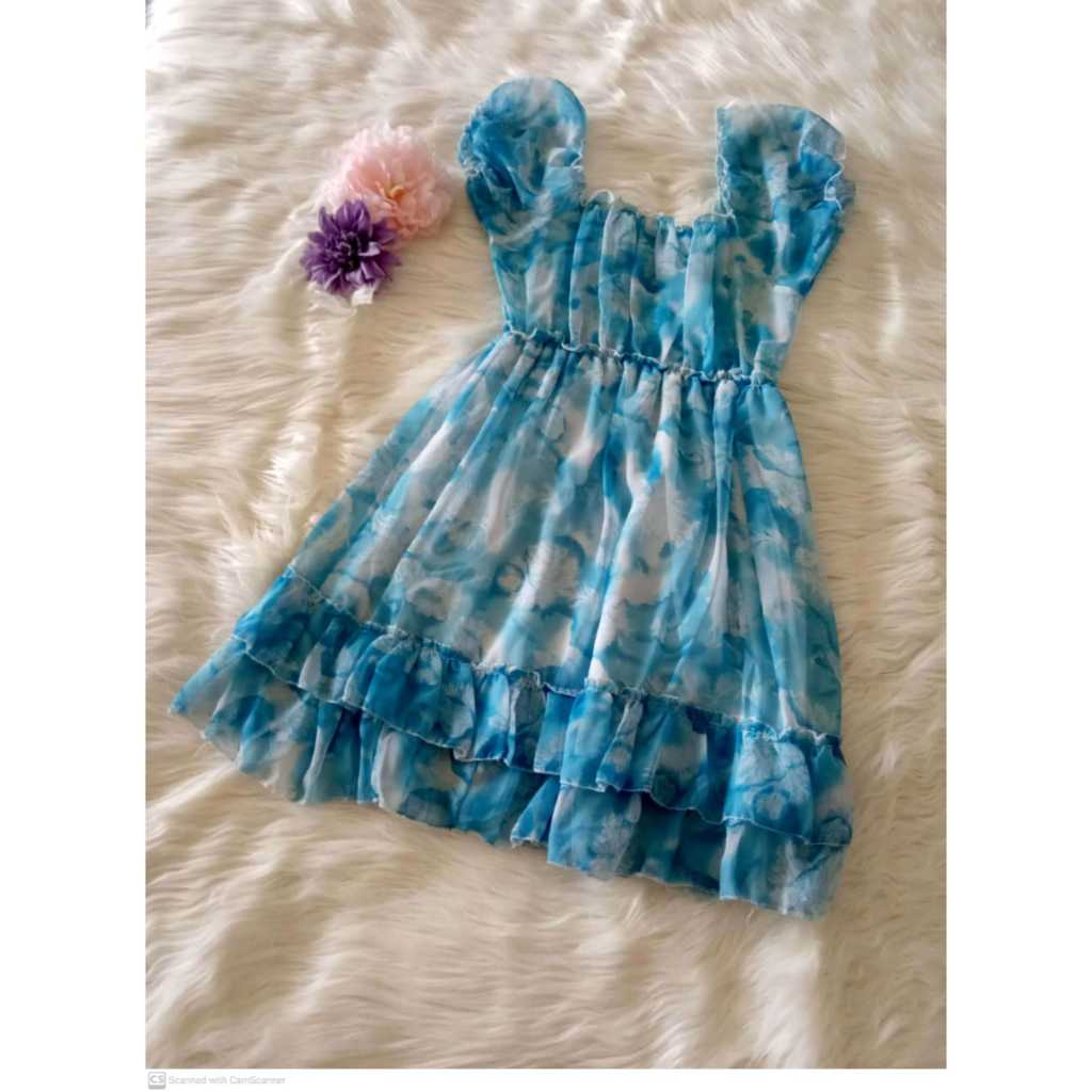 Dress wanita warna biru muda dari bahan sifon ringan.(Pre-Loved)