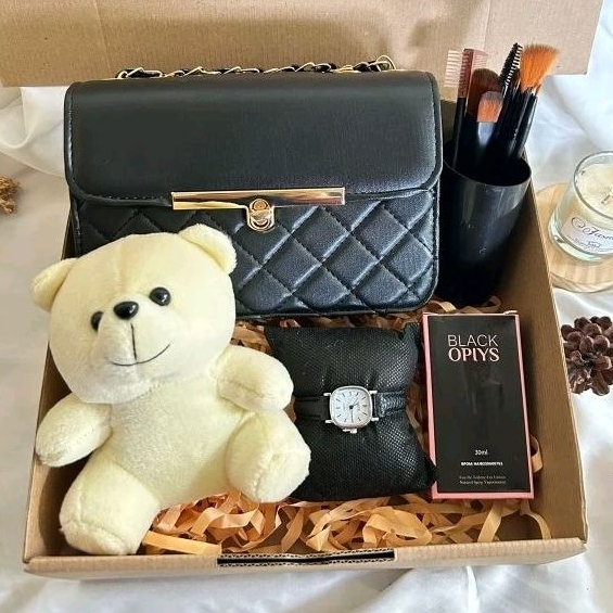 

KADO CEWEK MURAH HADIAH ULANG TAHUN CEWEK TAS BONEKA GIFT BOX SET GRADUATION WISUDA