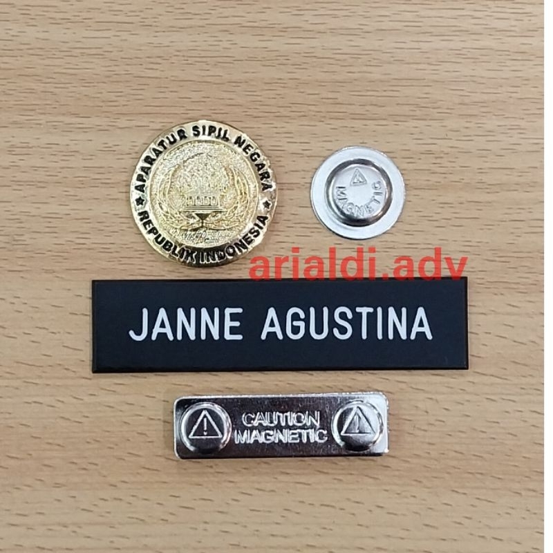 

satu set nametag grafir hitam doff dan pin korpri ASN BANGKOK kuningan COR PREMIUM magnet