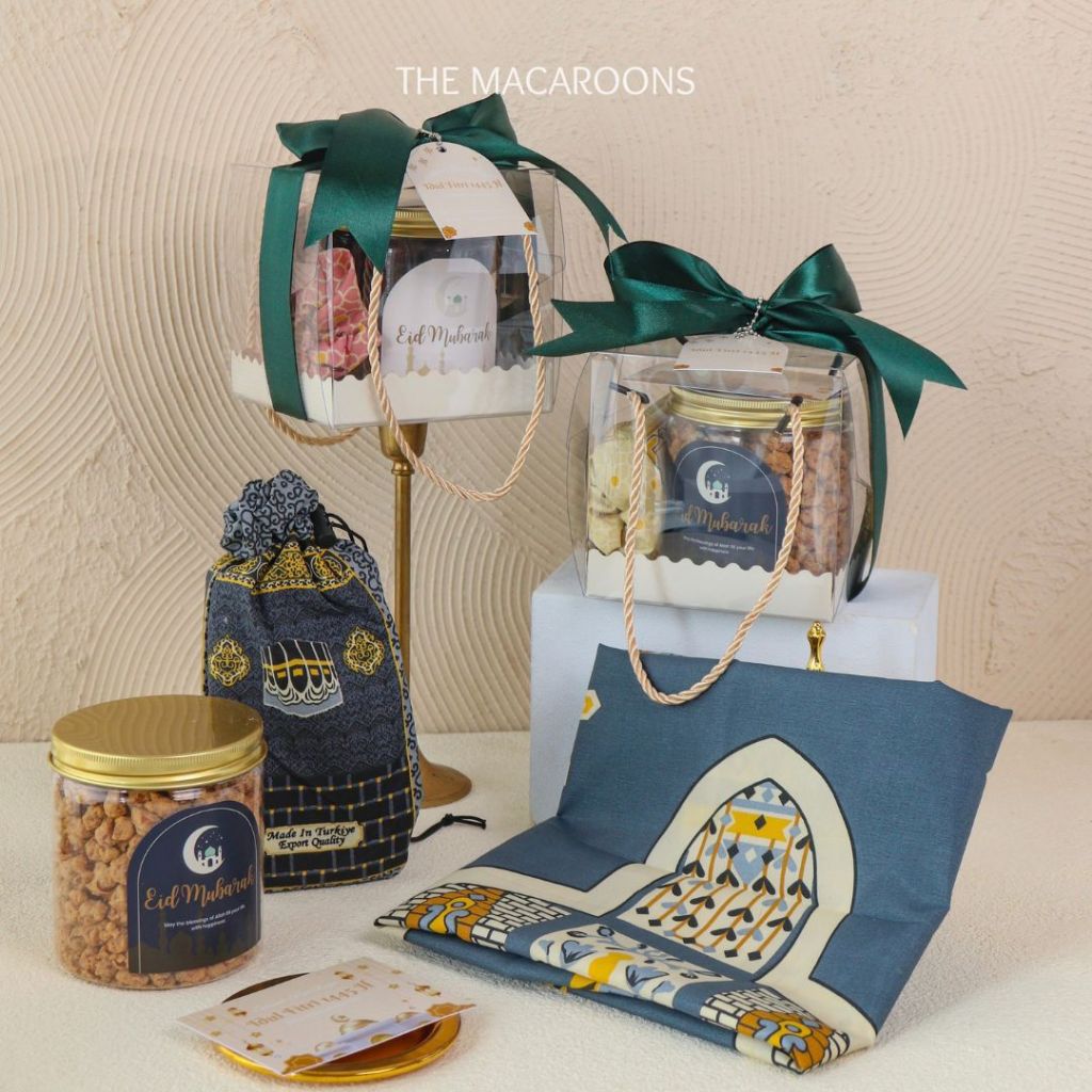 

Hampers Lebaran Idul Fitri Box Mika isi 1 Jar Kue Kering dan Sajadah Travel - Parcel Souvenir Hadiah Eid Mubarak