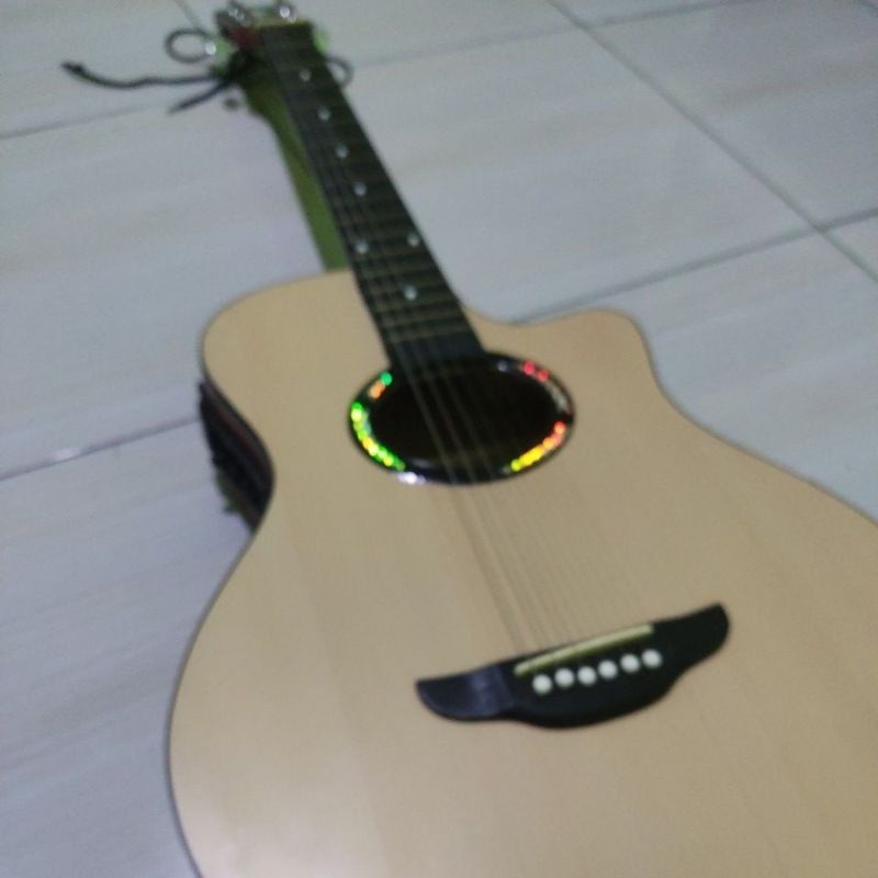 Gitar Yamaha ORI