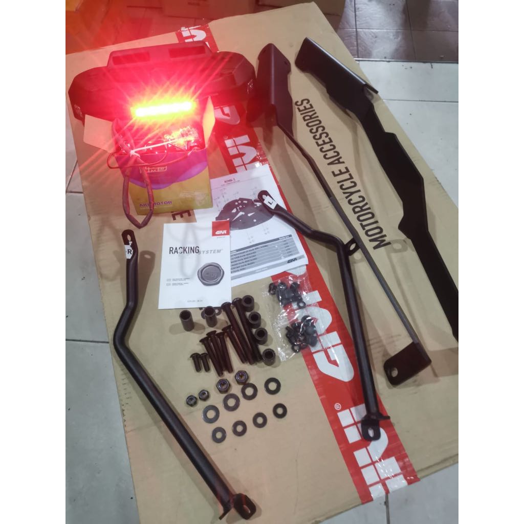 BREKET GIVI BOX GIVI NEW XMAX 250 CONNECTED 2023 2024 - BRACKET GIVI XMAX 2023 2024 CONNECTED SRX WI