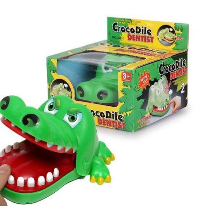 Langka mainan buaya gigit makassar motif random