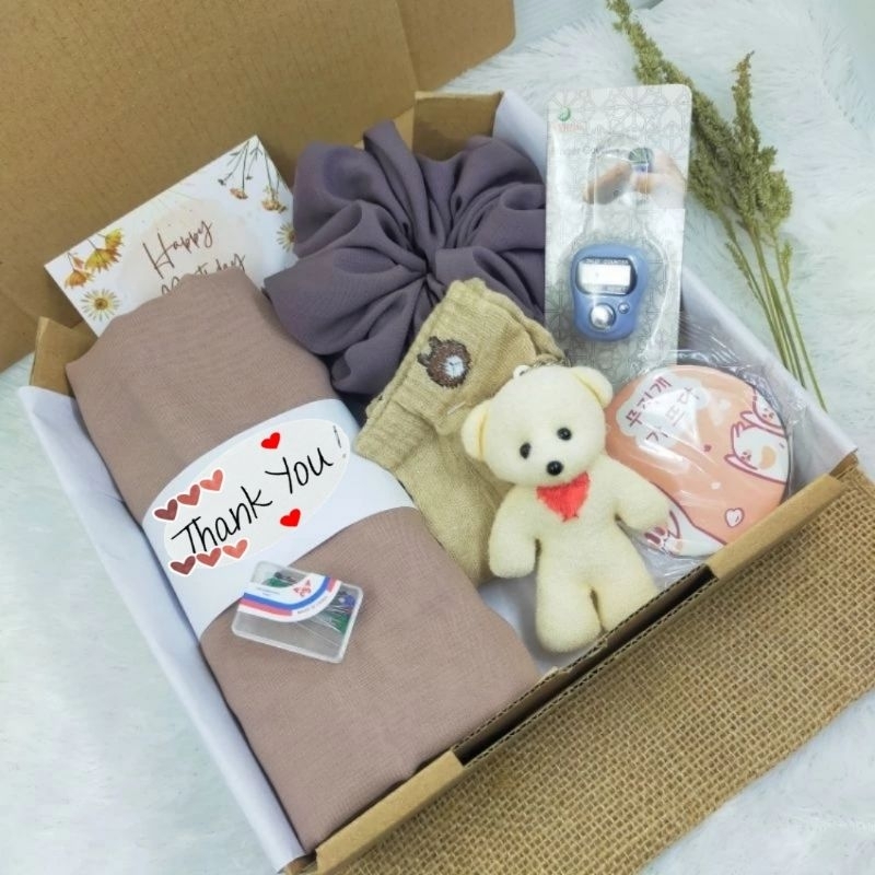 

Gift Box Kado Ultah Cewek Hampers Wisuda Anniversary