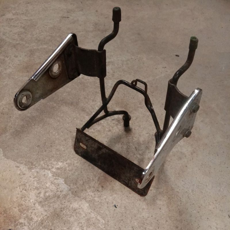 Breket Pangkon Dudukan Lampu Depan Honda Megapro Mp Primus