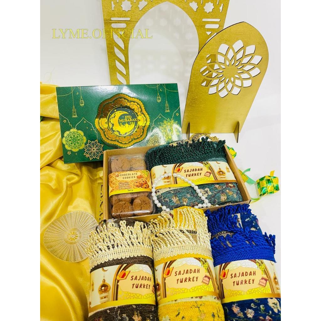 

READY HAMPERS LEBARAN ISI COOKIES (BISA PILIH SESUAI SELERA) + SAJADAH DAN FREE TASBIH BOX SLIDING!!