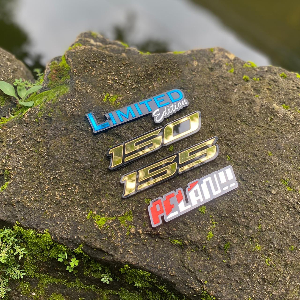 Emblem Motor Text HURUF dan ANGKA Akrilik Timbul 3D