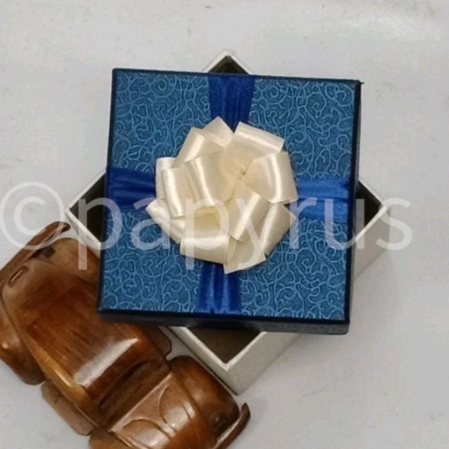 

PAPYARUS Kombinasi 10x10 Tinggi 5cm Kotak Kado Gift Box