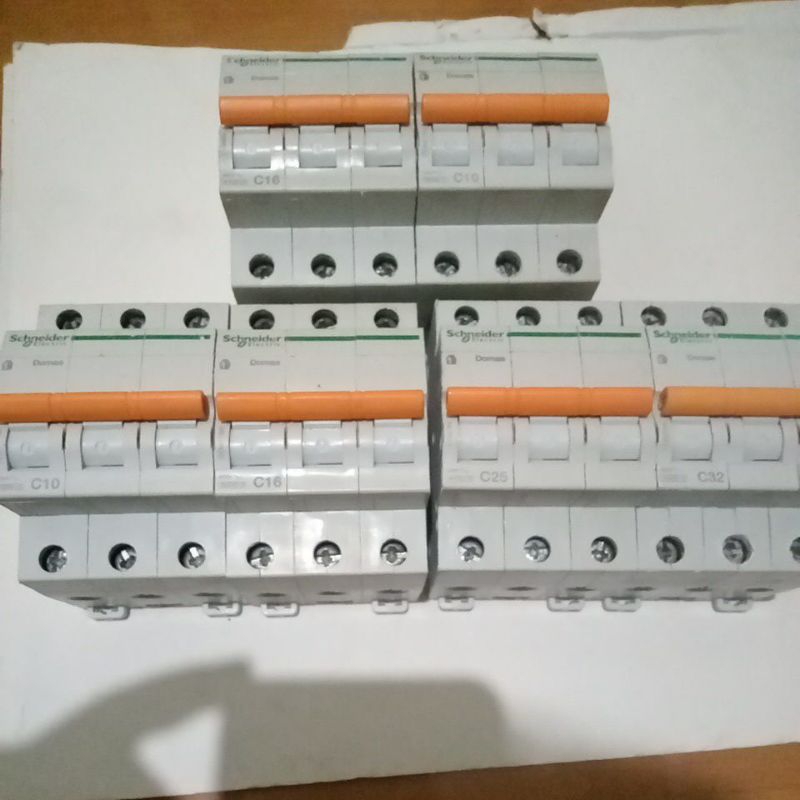 MCB  DOMAE 3p 6A,10A,16A, 20A,25A,32A,40A,50A ORIGINAL hu