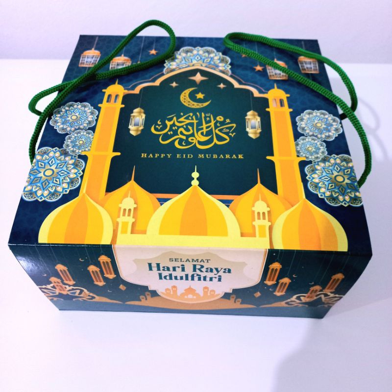 

Hampers Idul Fitri Paket Es Lilin isi 25 pcs Kemasan Baru Asli