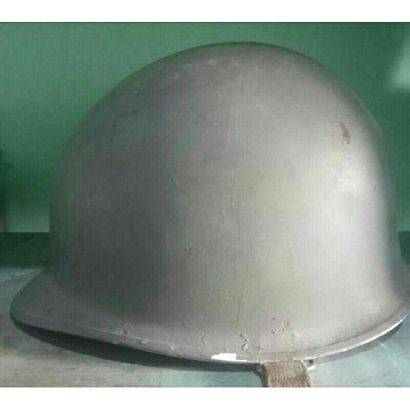 helm perang bahan besi