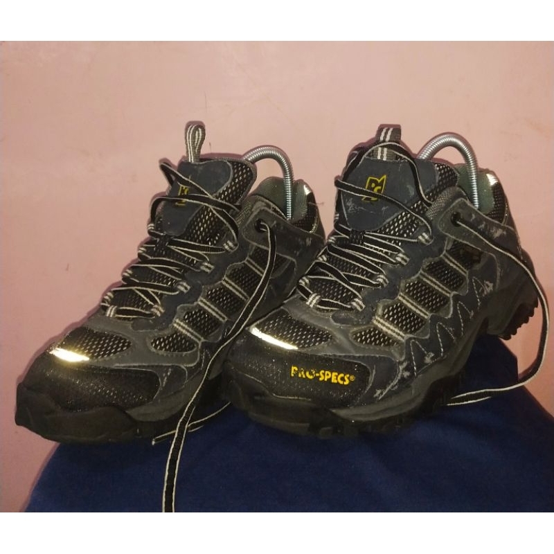 Sepatu Outdoor Hiking size 40 - Second Original