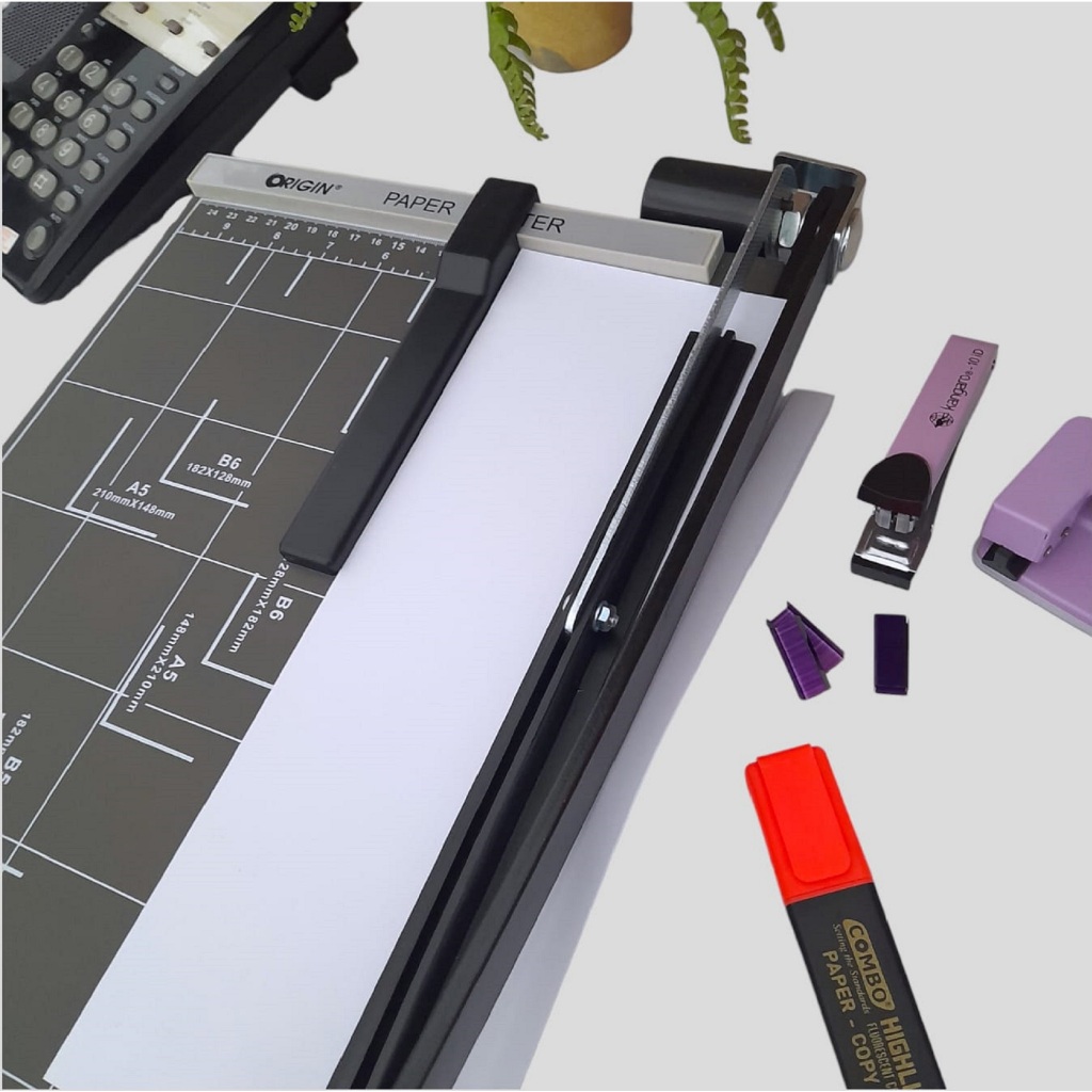 

HJK Alat Pemotong Kertas F4 / Alat Potong Kertas Origin F4 / Paper Trimmer / Paper Cutter Folio /