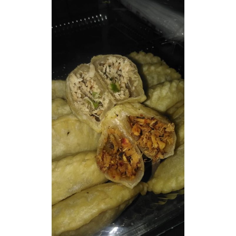 

cireng isi ayam suwir FROZEN (1 pack isi 12)
